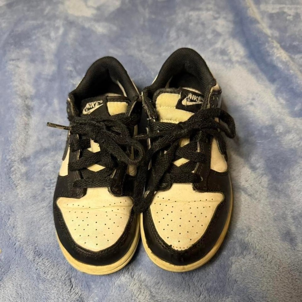 Nike Dunk Low panda black trainers kids size13c
